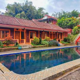 Villa Kampoeng City Pacet Mitra RedDoorz，位于Mojokerto的酒店