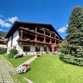 Hotel Garni LIVING，位于圣坎迪朵的酒店