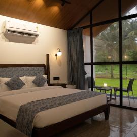 White Sand Beach Resort，位于Kondivli的酒店