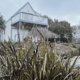 Barefoot Bungalow，位于比舍诺的酒店