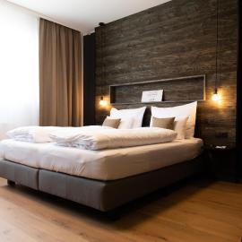 Self-Check-in Hotel VinoQ Zistersdorf，位于Zistersdorf的酒店