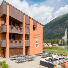 Pontresina Youth Hostel，位于蓬特雷西纳的酒店