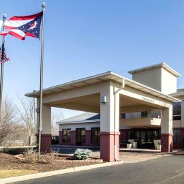 Quality Inn & Suites Oakwood Village - Cleveland South，位于奥克伍德的酒店