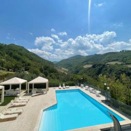 Hotel Ristorante Tre Lanterne & SPA,位于阿夸桑塔泰尔梅的酒店