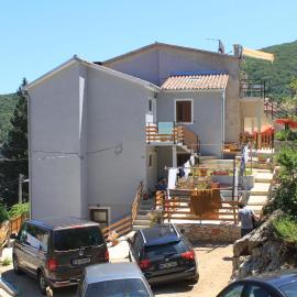 Apartments by the sea Valun, Cres - 8081，位于瓦伦的酒店