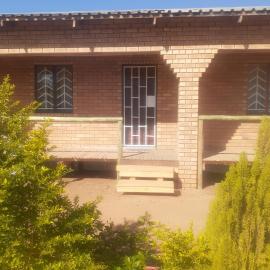 Sunshinevibe guest house，位于卡萨内的酒店