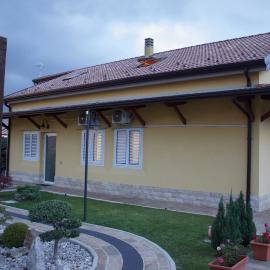 B&B Ostello Villafranca，位于皮诺拉瓦的酒店
