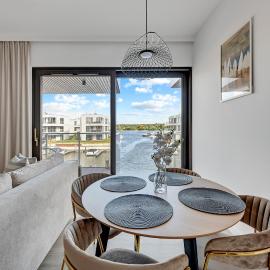 Sol Marina Riverview with free Parking & SPA additional by Downtown Apartments，位于Wiślinka的酒店