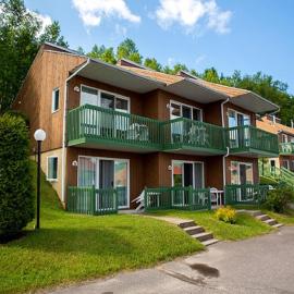 Chalets Condos sur le Fjord，位于朗斯圣让的酒店