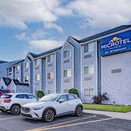 Microtel Inn & Suites by Wyndham Plattsburgh，位于普拉茨堡的酒店