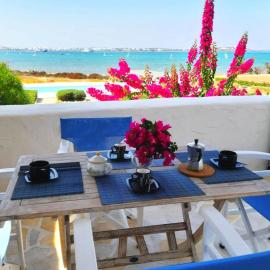 Rosanna kite apartments by the sea & pool with sunset，位于普恩达的酒店