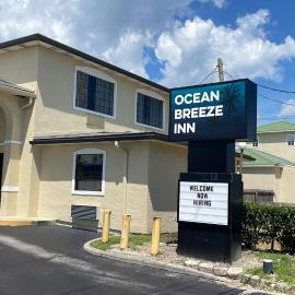 Ocean Breeze Inn，位于圣奥古斯丁海滩的酒店