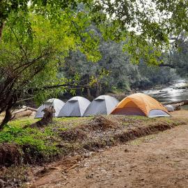 Coorg River Rock Camping，位于马迪凯里的酒店