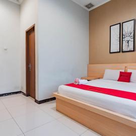 RedDoorz near Lembang Park & Zoo 2，位于伦邦的酒店