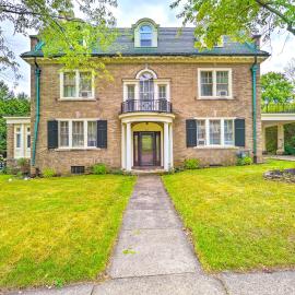 Charming Historic Home ~ 1 Mi to Dtwn Olean!，位于奥利安的酒店