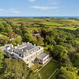 Trenython Manor Resort，位于福伊的酒店