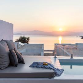 Citadela Paros Molos - Beachfront Maisonette with Plunge Pool，位于莫罗斯帕罗的酒店