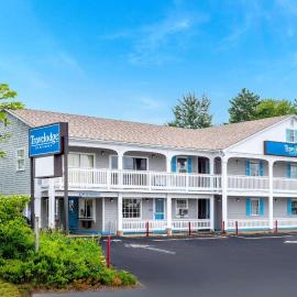 Travelodge by Wyndham Cape Cod Area,位于西丹尼斯的酒店