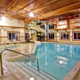 Ramada by Wyndham Ponoka，位于Ponoka的酒店