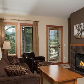 Lodges at Canmore，位于坎莫尔的酒店