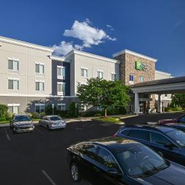 Holiday Inn Express Charlotte Southeast - Matthews by IHG，位于夏洛特的酒店
