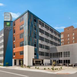 Holiday Inn Express & Suites Evansville Downtown by IHG，位于埃文斯维尔的酒店