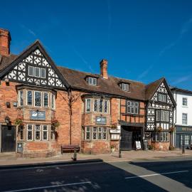 The White Swan Hotel Bar & Restaurant，位于亨利因阿登的酒店