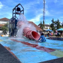 PUNCAK VILLAGE HOTEL & KAMPUNG MAIN ANAK，位于Gadok 1的酒店