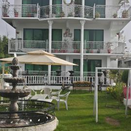 European Complex，位于布尔班的酒店
