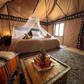Luxury traditional Tent Camp，位于梅尔祖卡的酒店