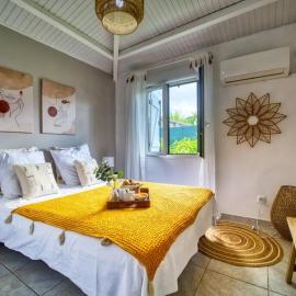 Appartement Domi Caraïbes confortable avec une piscine chauffée et sécurisée par un filet, une citerne tampon pour faire face aux coupures d'eau, accès Netflix，位于拉芒坦的酒店