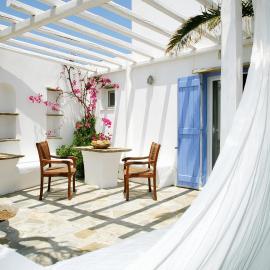 Golden Beach Studios & Suites，位于提诺斯的酒店