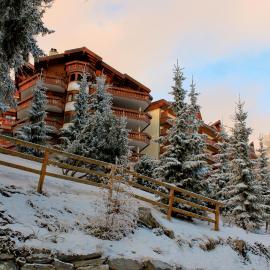 Hotel Royal，位于克莱恩 蒙塔纳的酒店