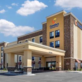 Comfort Inn & Suites Bennett，位于Bennett的酒店