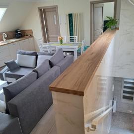 APARTAMENT SZMARAGD，位于Zastań的酒店