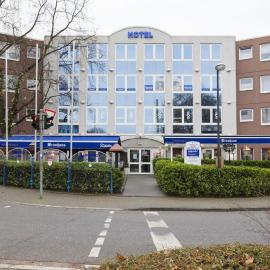 Hotel am Berliner Platz，位于朗根费尔德的酒店