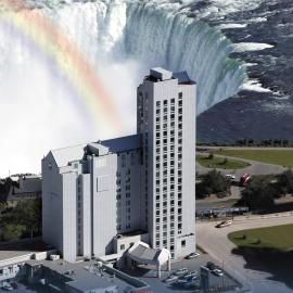 The Oakes Hotel Overlooking the Falls，位于尼亚加拉瀑布的酒店