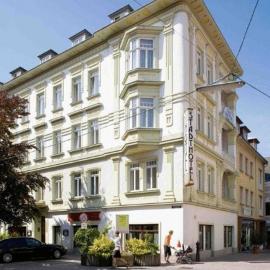 Stadthotel Hauser Eck,位于圣珀尔滕的酒店
