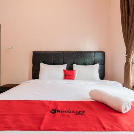 RedDoorz Syariah at D'Ostha Residence，位于武吉丁宜的酒店