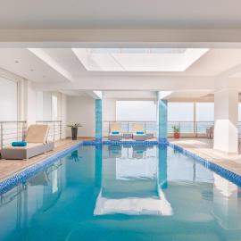 Al Hail Waves Hotel Managed By Centara，位于锡卜的酒店