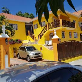 Casa De Amor Suites，位于Dennery的酒店
