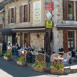 Logis Hôtel-restaurant Les Coudercous，位于圣谢利多布拉克的酒店
