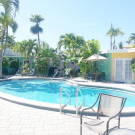 Alexander Palms Court - No Hidden Resort Fees!，位于基韦斯特的酒店