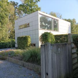 Woning gelegen in rustige bosrijke omgeving，位于Wingene的酒店