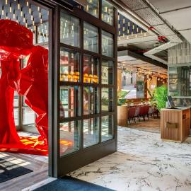 Radisson RED Madrid，位于马德里的酒店