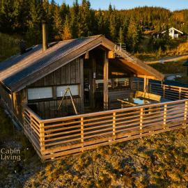 Modern sports cabin on Sjusjøen with sauna and waxing room