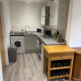 Sleeps 8, Parking, Train Cafe Bars Shops Beach Reserve Golf, Central Formby，位于弗姆比的酒店