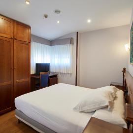 Hotel Villalegre，位于阿维莱斯的酒店