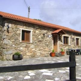 Stone Cottage FISTERRA，位于Curtis的酒店