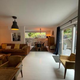 GRANDE MAISON COZY, SUD, 15 MIN SPA FRANCORCHAMPS，位于特镇的酒店